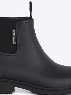 Merry People Women's Black Chelsea Rain Boot US 5. 5 1/2
